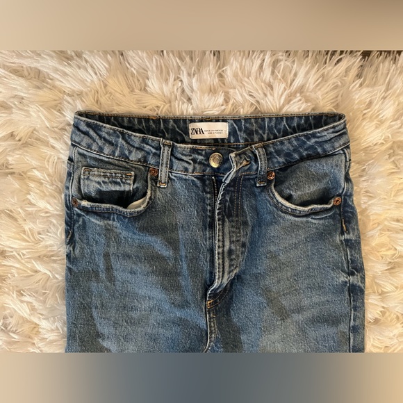 ZARA mom high rise jeans no rips - Picture 3 of 4